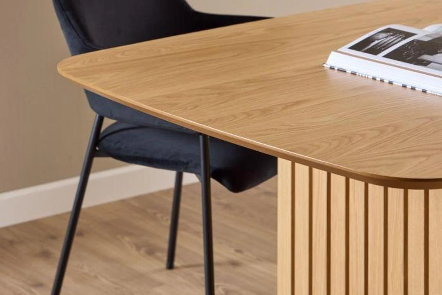 Christo Dining Table in Oak 220x105cm - Image 5